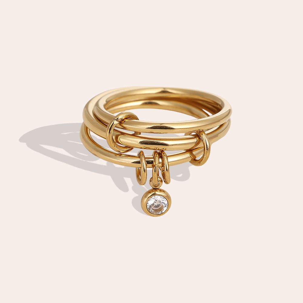 Mehrreihiger Ring mit Zirkonia-Charm